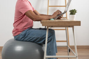 working-from-home-ergonomic-workstation copie
